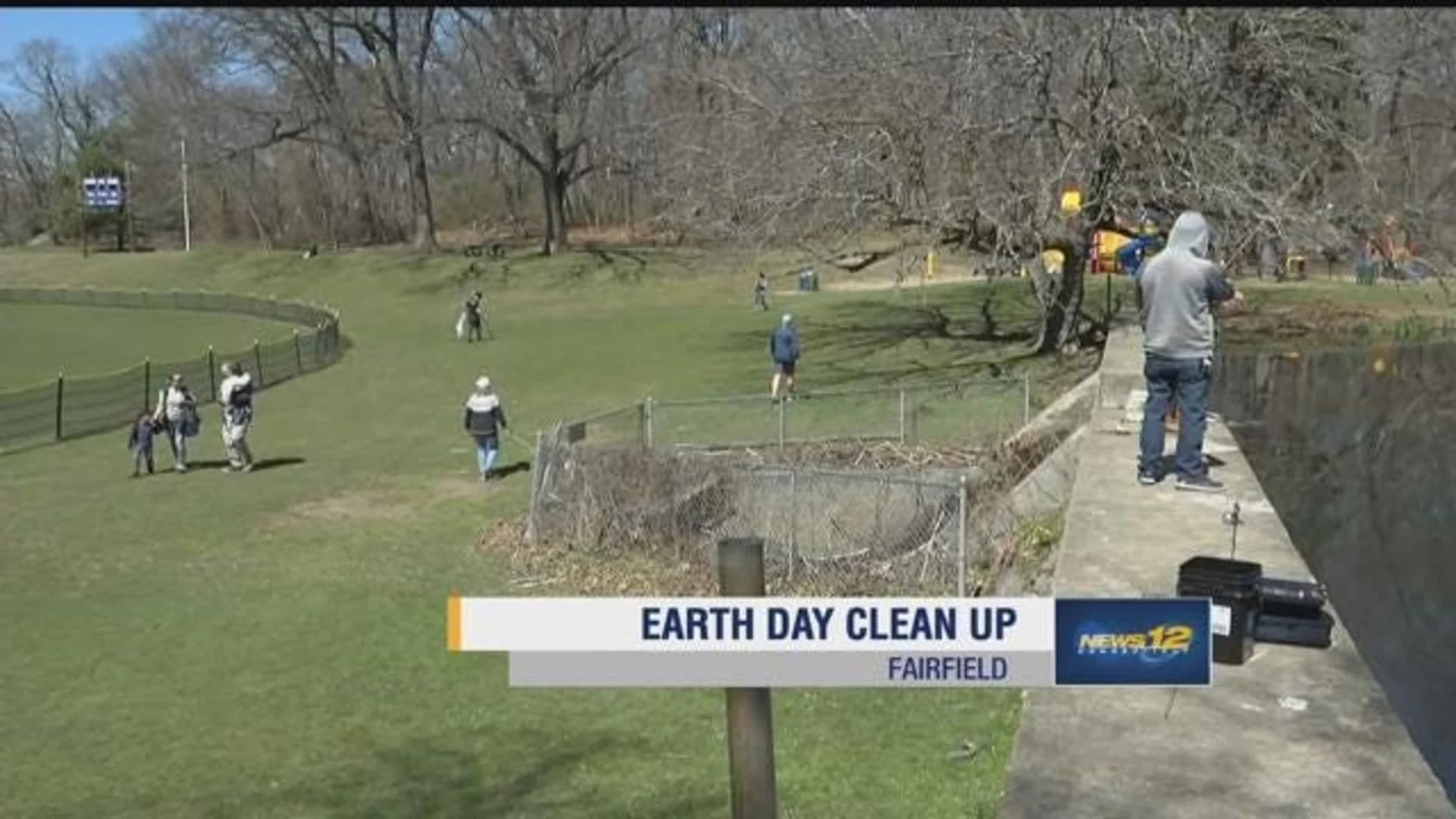 Fairfield residents tidy up community for Earth Day