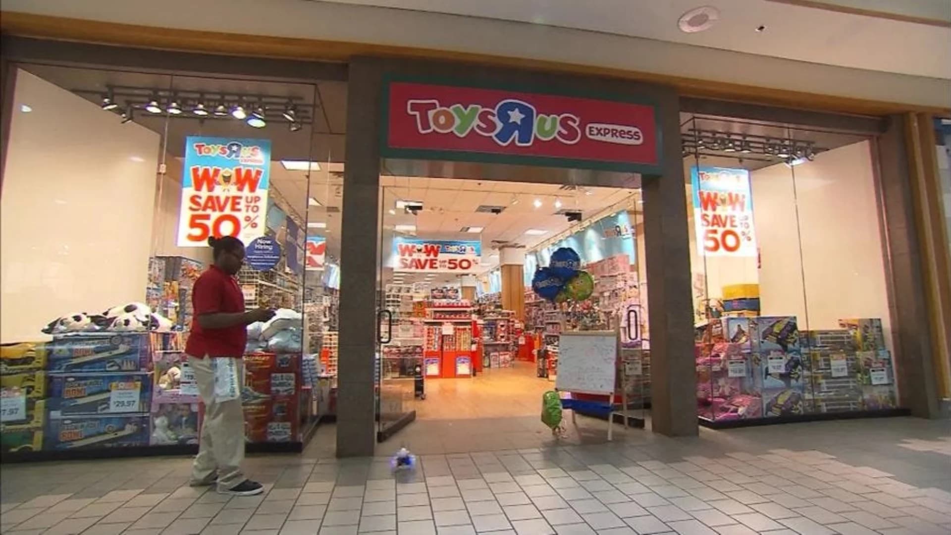 Toys R Us makes small comeback with 2 stores