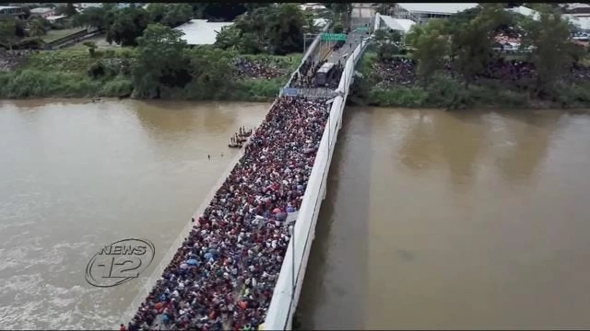 Growing caravan of migrants pushes deeper into Mexico