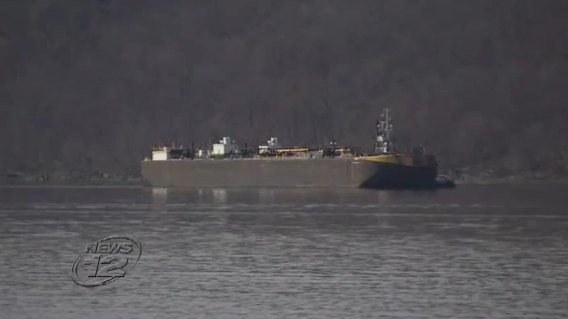 Lawmakers, environmentalists seek to halt Hudson River barge plan