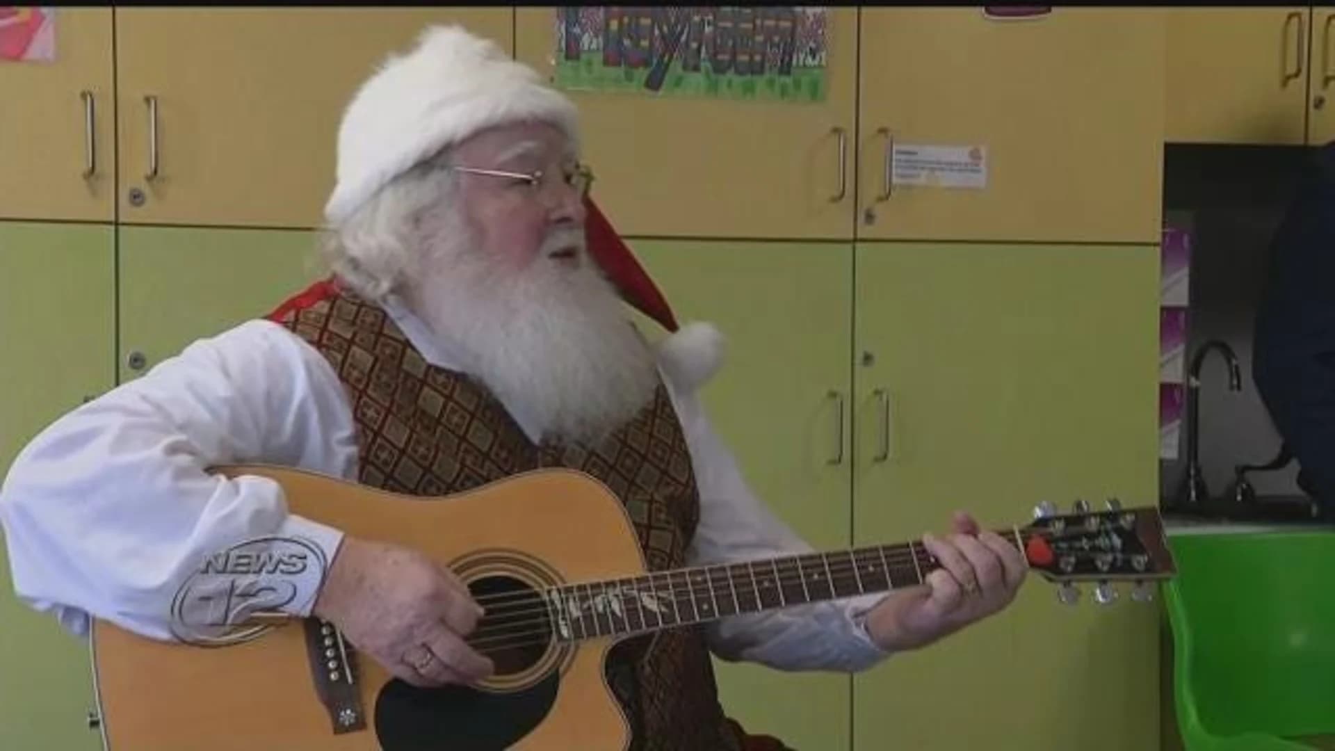 Santa visits pediatric hospital patients, sings holiday classics