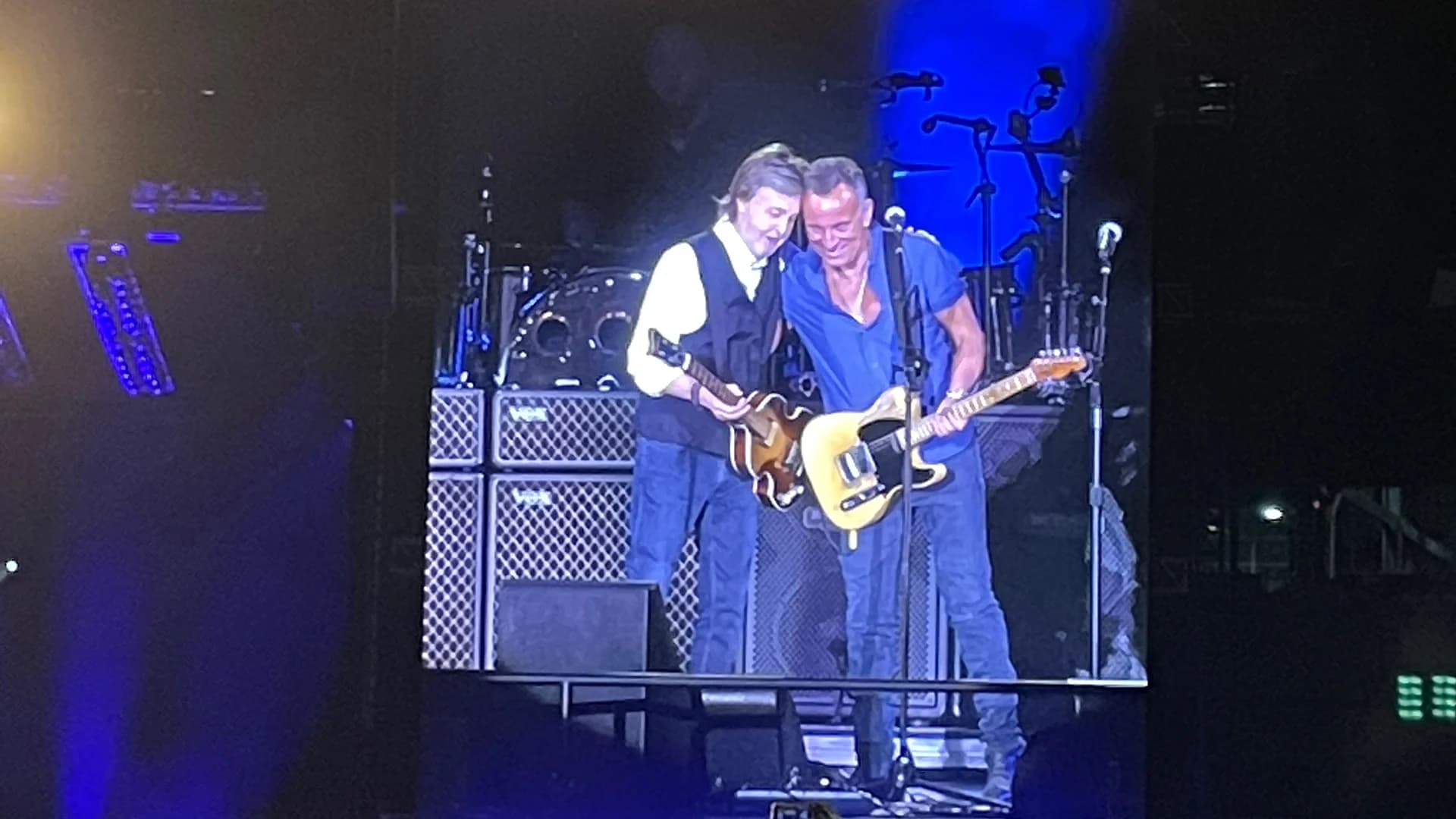 Paul McCartney jams with Bruce Springsteen at MetLife Stadium show