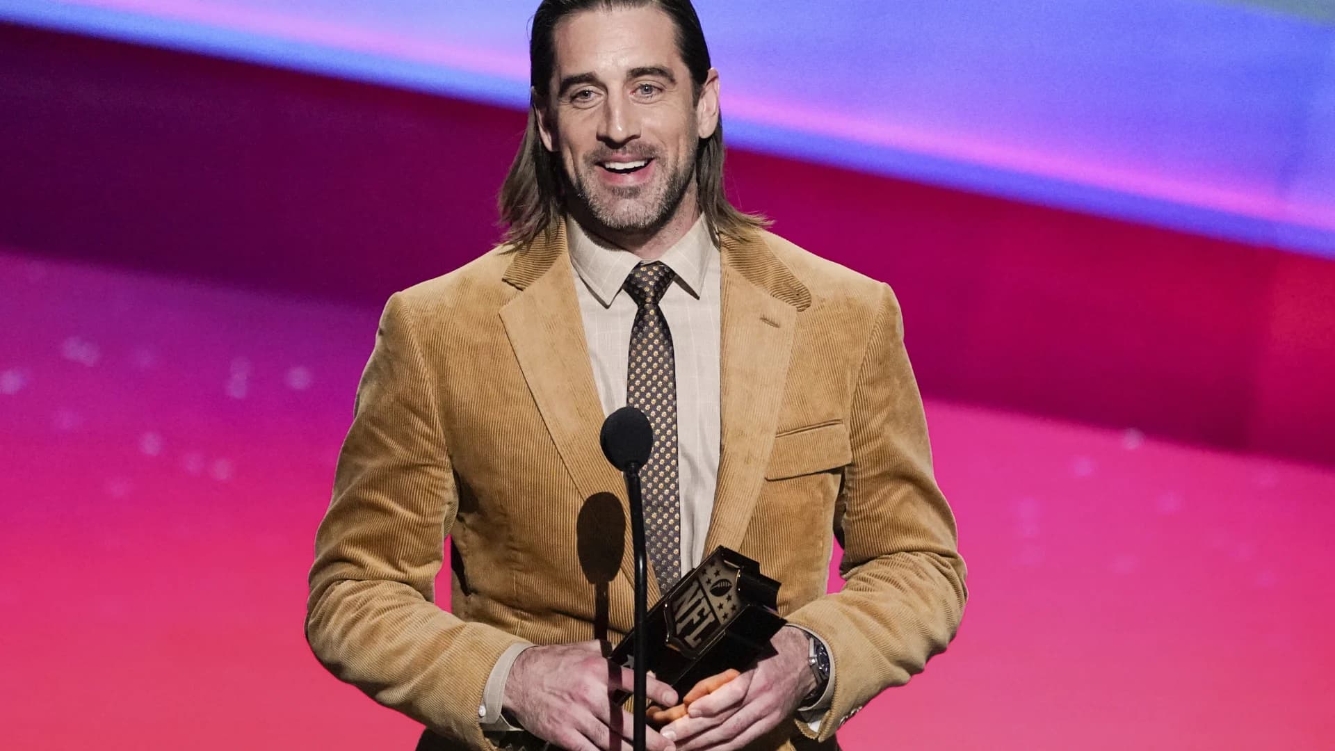 Packers QB Aaron Rodgers earns 4th MVP award, 2nd in a row