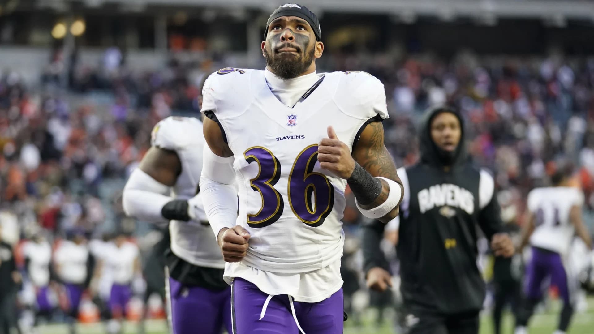 AP source: Jets agree on deal with Ravens to acquire safety Chuck Clark