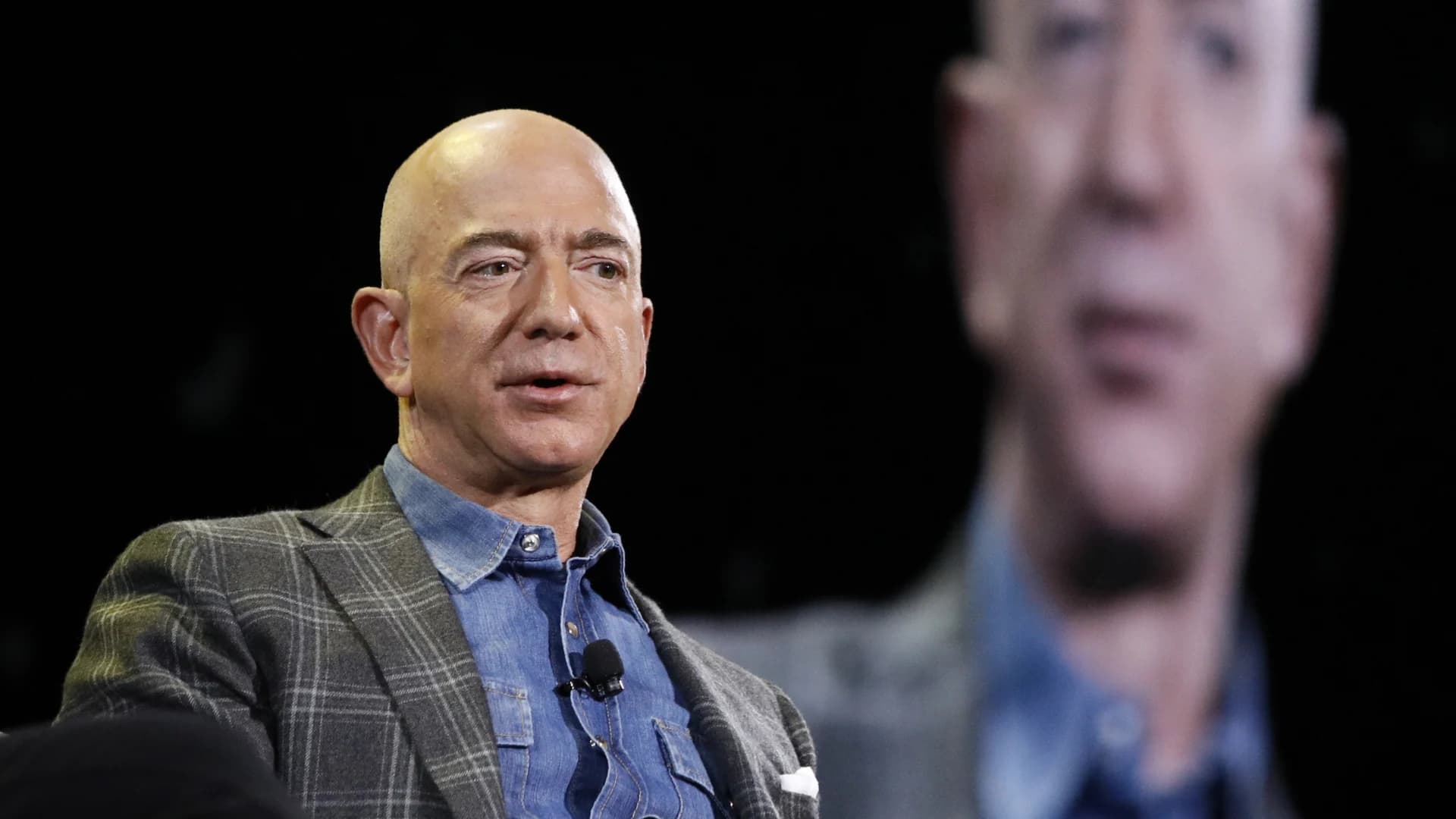 Jeff Bezos is worth $177B, Forbes says. Here the list of the richest people on the planet