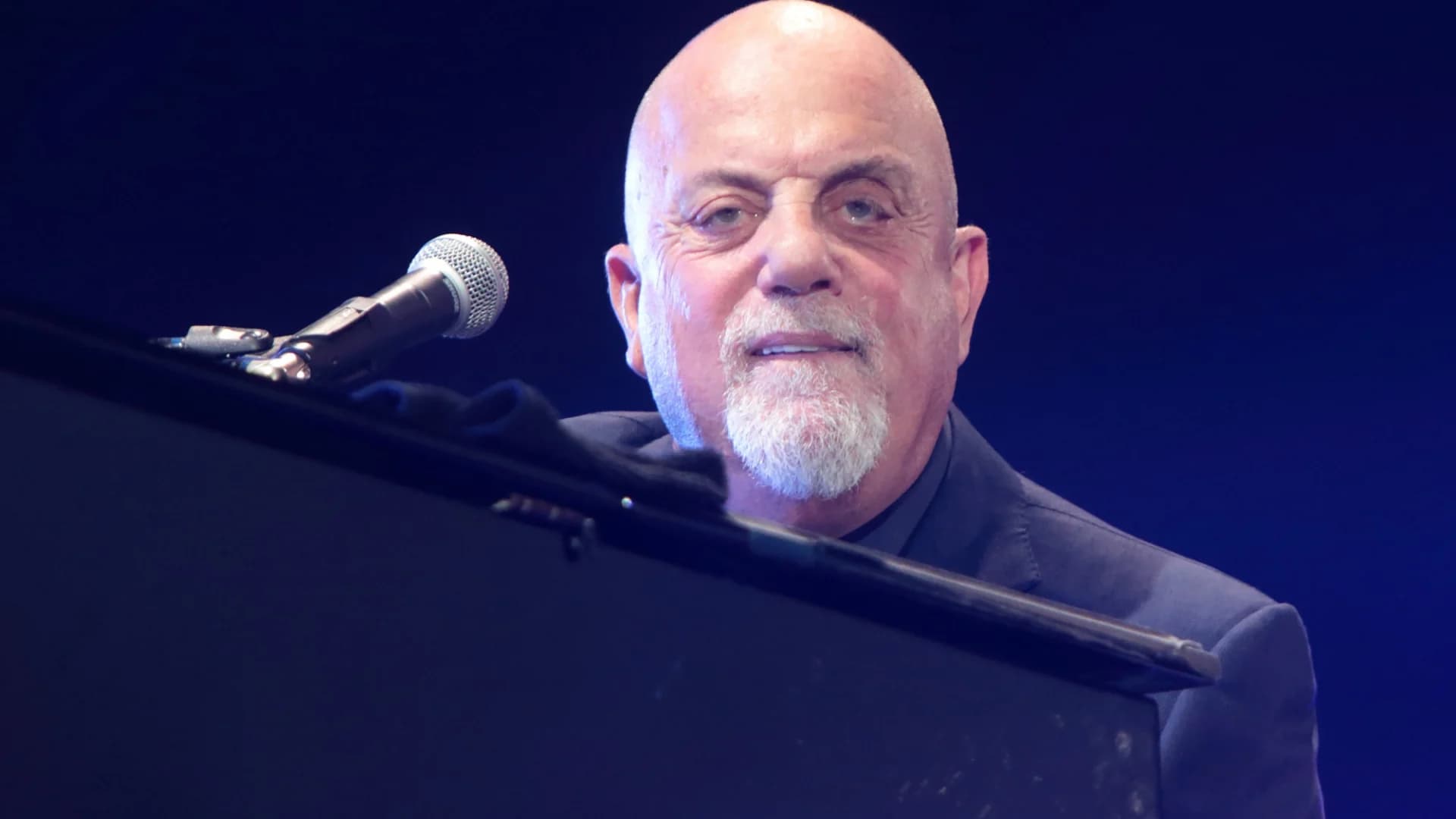 Billy Joel returns to Madison Square Garden after COVID-19 postponement