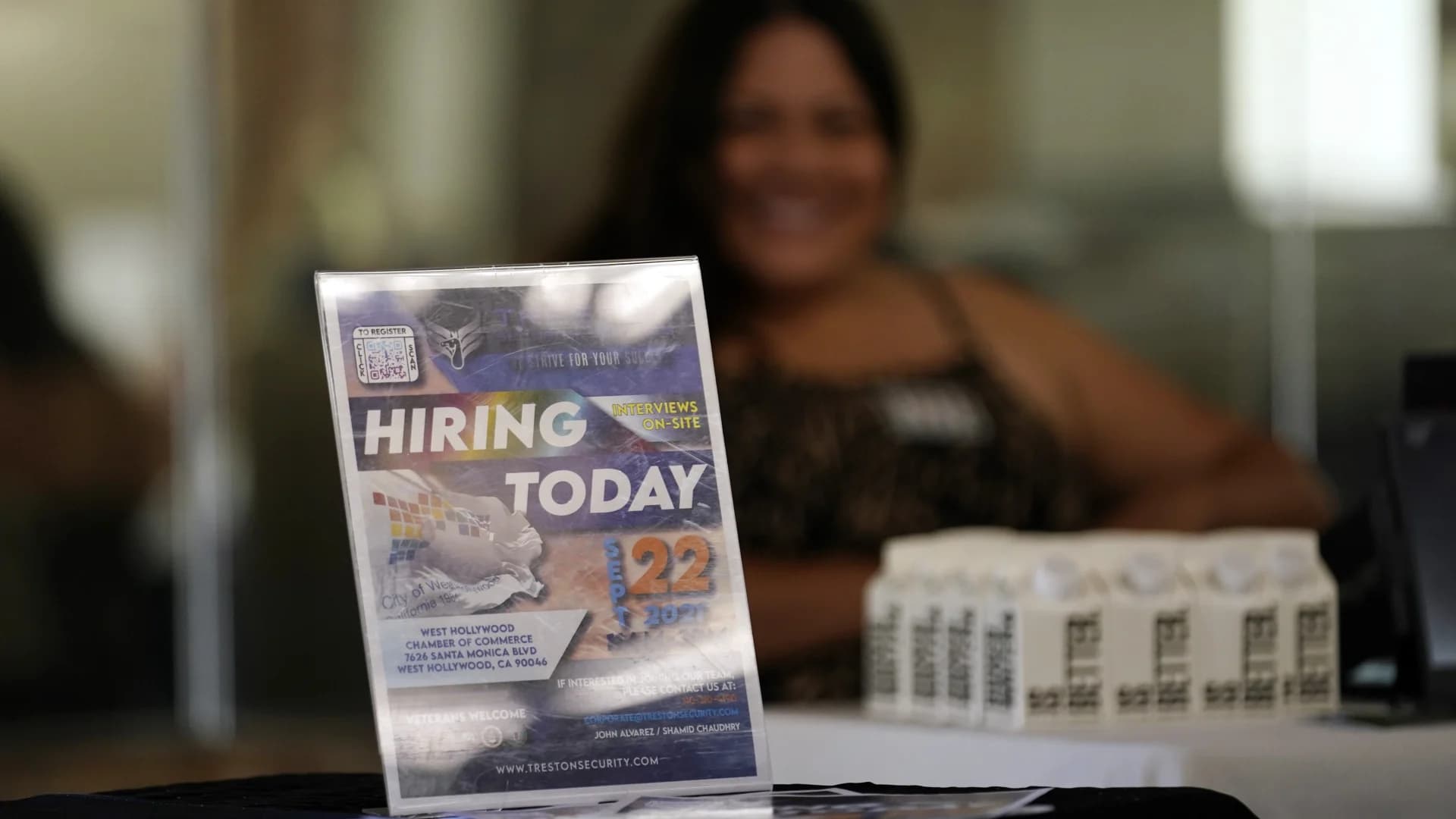 US jobless claims fall to 326,000, first drop in four weeks