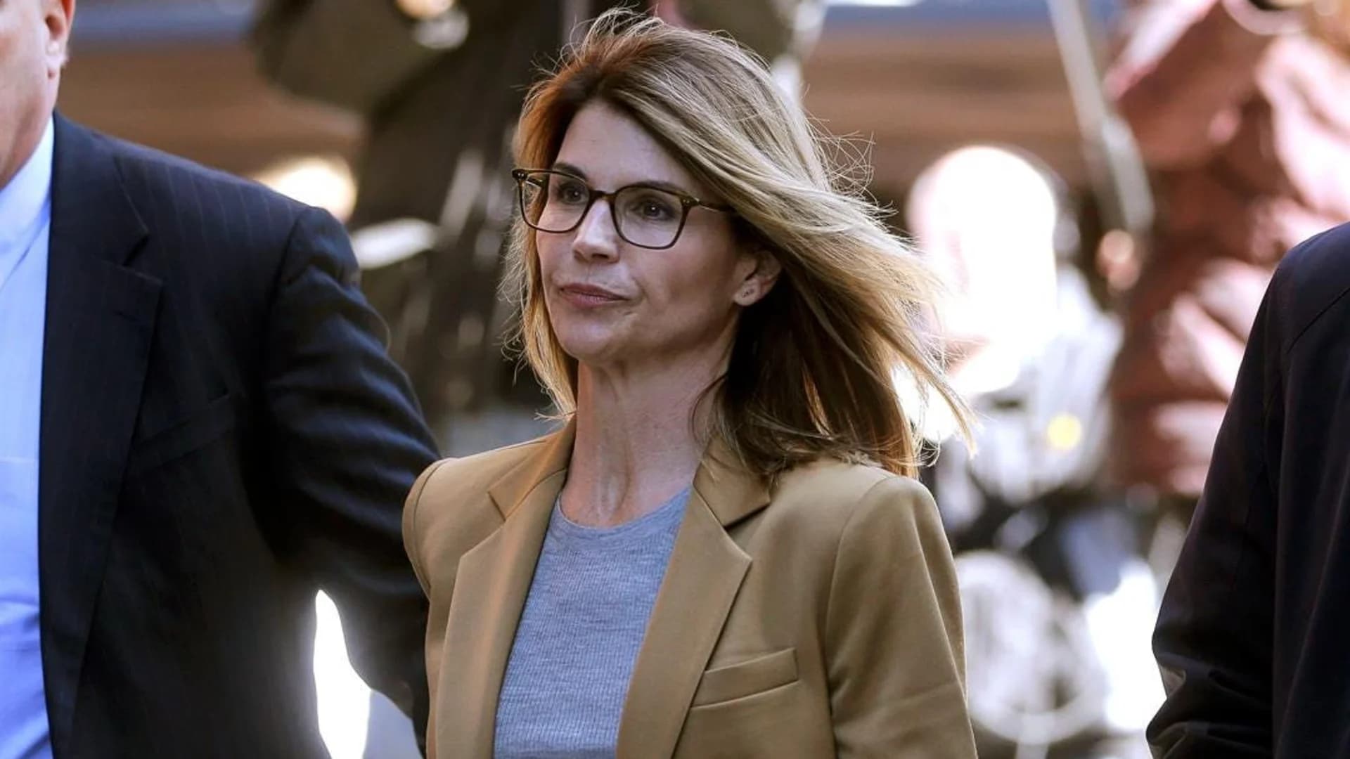Court papers: Actress Lori Loughlin, husband to plead guilty in college admissions bribery case