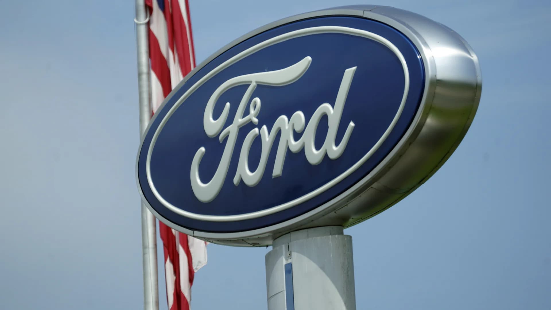 Ford recalls 330,000 Mustangs to fix rear camera problem