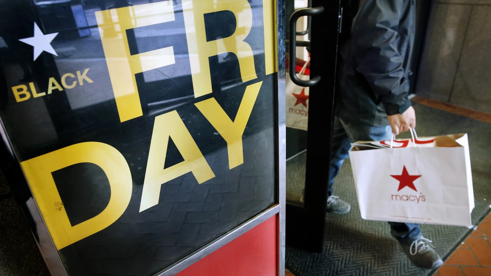 Curbside pickup or in-person shopping? Here are 15 tips to shop safely on Black Friday
