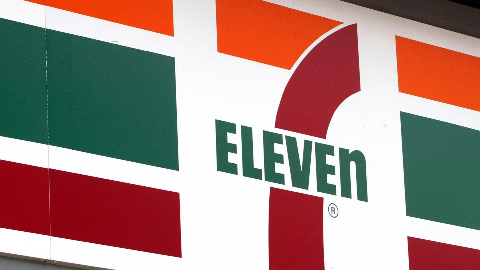Immigration agents descend on dozens of 7-Eleven stores