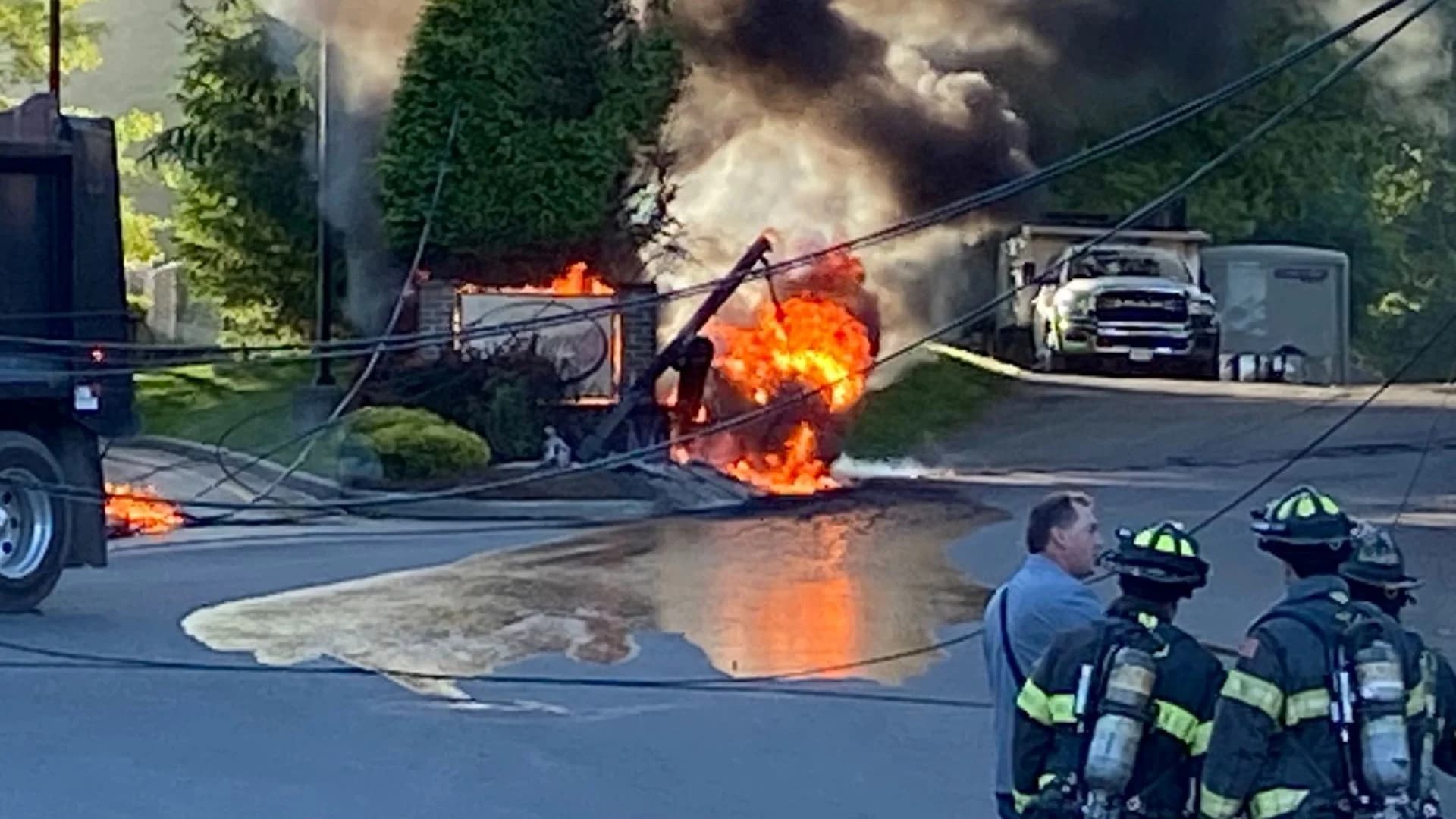 Truck tears down power lines, starts transformer fire in New City